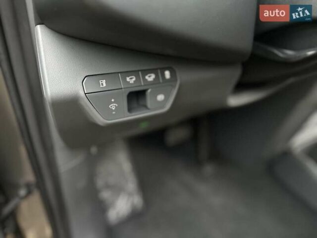 Серый Киа EV9, объемом двигателя 0 л и пробегом 16 тыс. км за 39800 $, фото 11 на Automoto.ua