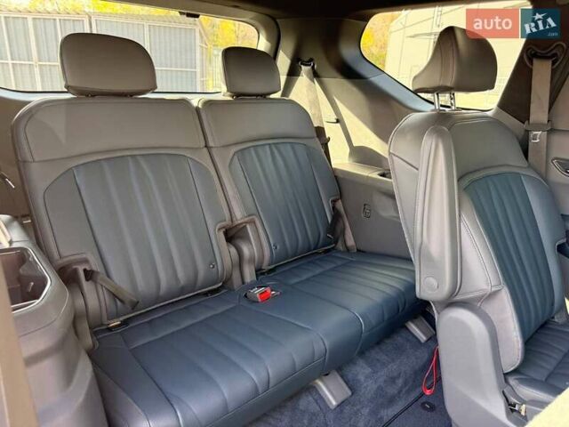 Серый Киа EV9, объемом двигателя 0 л и пробегом 8 тыс. км за 49500 $, фото 25 на Automoto.ua