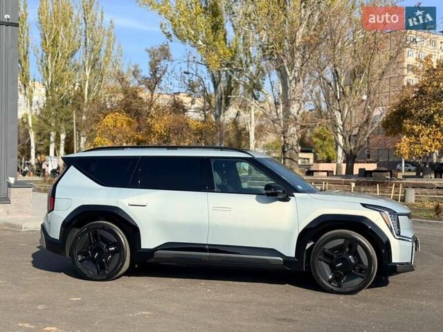 Серый Киа EV9, объемом двигателя 0 л и пробегом 8 тыс. км за 49500 $, фото 16 на Automoto.ua