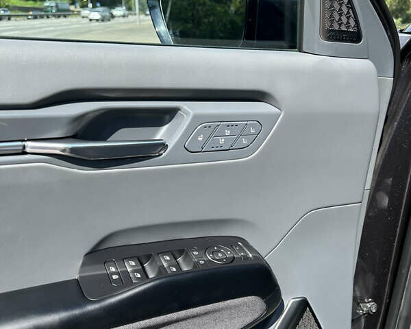 Серый Киа EV9, объемом двигателя 0 л и пробегом 19 тыс. км за 59000 $, фото 10 на Automoto.ua