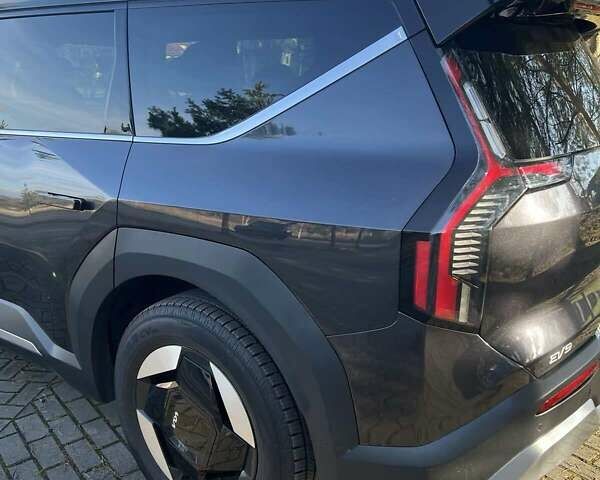 Серый Киа EV9, объемом двигателя 0 л и пробегом 30 тыс. км за 41985 $, фото 42 на Automoto.ua
