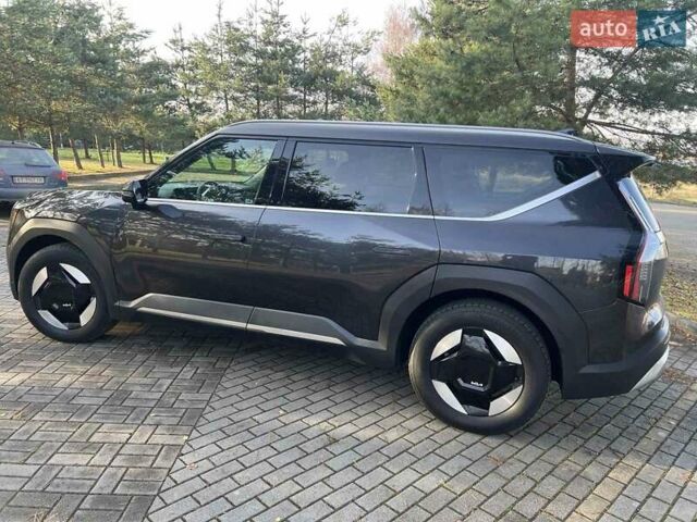 Серый Киа EV9, объемом двигателя 0 л и пробегом 30 тыс. км за 41985 $, фото 24 на Automoto.ua