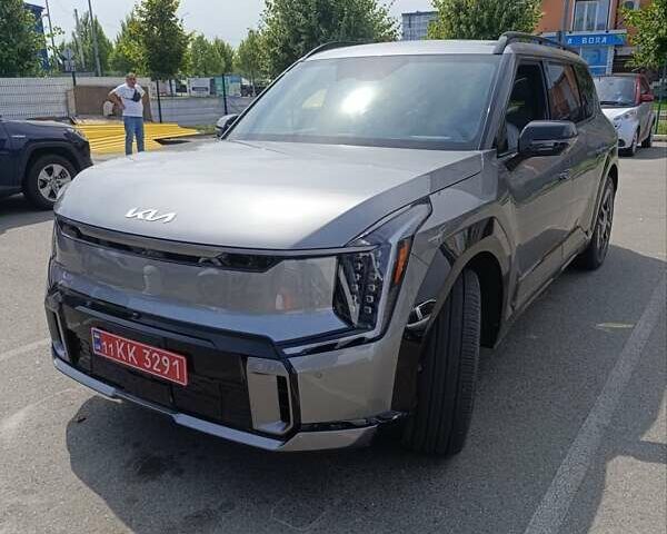 Серый Киа EV9, объемом двигателя 0 л и пробегом 6 тыс. км за 45000 $, фото 2 на Automoto.ua