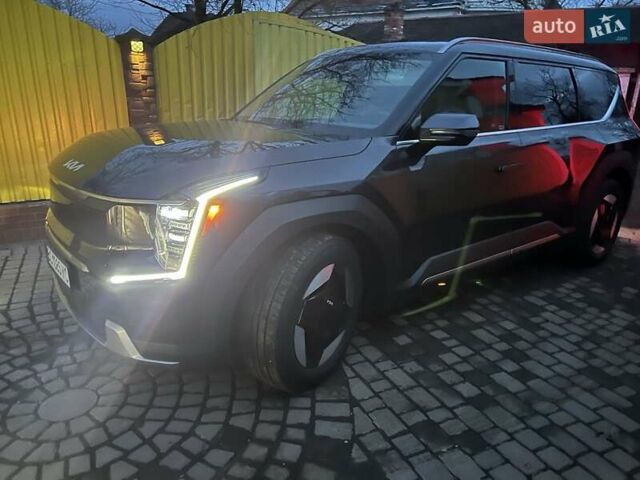Серый Киа EV9, объемом двигателя 0 л и пробегом 30 тыс. км за 41985 $, фото 12 на Automoto.ua
