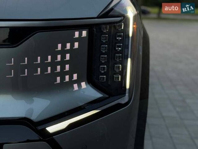 Серый Киа EV9, объемом двигателя 0 л и пробегом 11 тыс. км за 44500 $, фото 2 на Automoto.ua