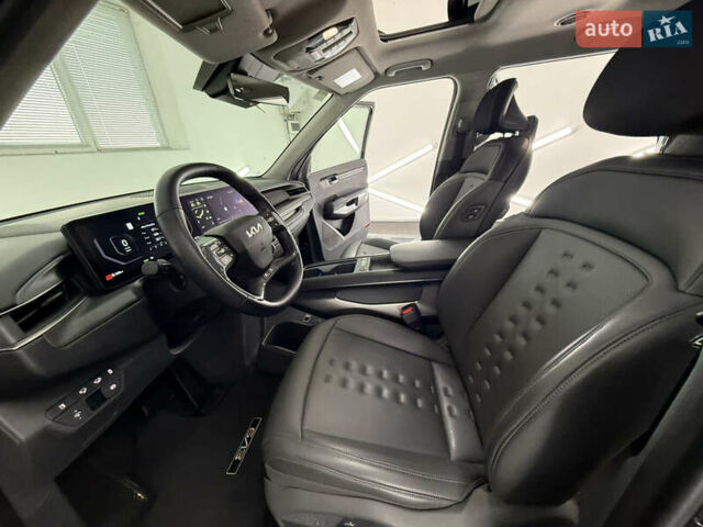 Сірий Кіа EV9, об'ємом двигуна 0 л та пробігом 29 тис. км за 42999 $, фото 59 на Automoto.ua