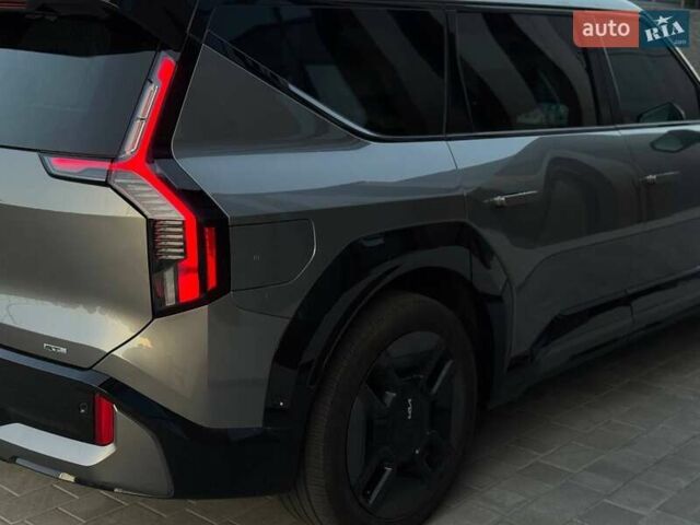 Сірий Кіа EV9, об'ємом двигуна 0 л та пробігом 11 тис. км за 47000 $, фото 10 на Automoto.ua