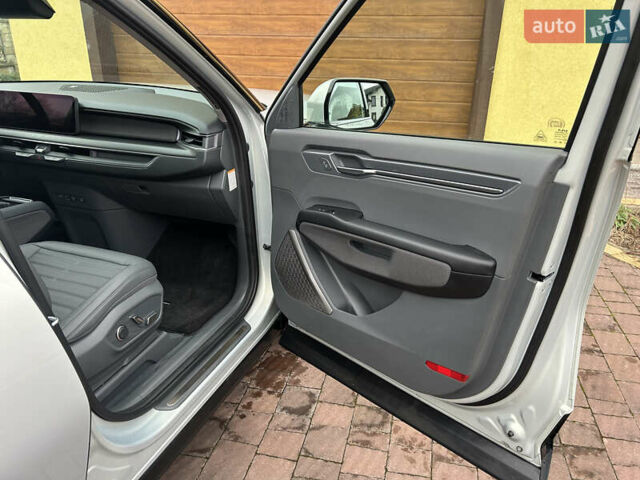 Серый Киа EV9, объемом двигателя 0 л и пробегом 12 тыс. км за 44000 $, фото 15 на Automoto.ua