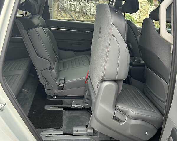 Серый Киа EV9, объемом двигателя 0 л и пробегом 12 тыс. км за 44000 $, фото 19 на Automoto.ua