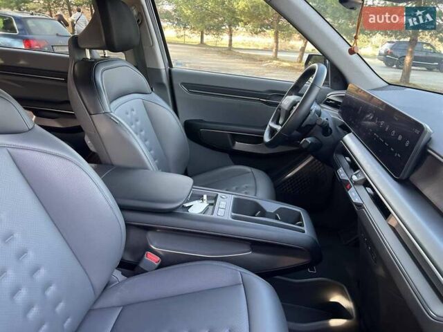 Серый Киа EV9, объемом двигателя 0 л и пробегом 30 тыс. км за 41985 $, фото 16 на Automoto.ua