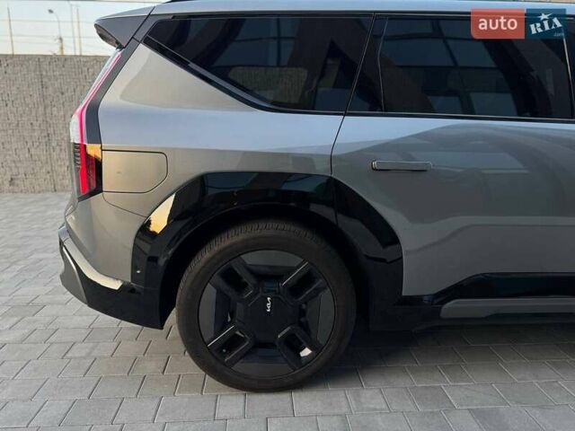 Сірий Кіа EV9, об'ємом двигуна 0 л та пробігом 11 тис. км за 47000 $, фото 8 на Automoto.ua