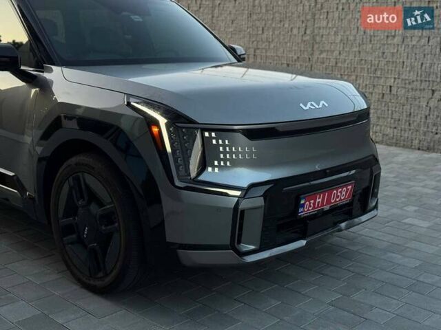 Серый Киа EV9, объемом двигателя 0 л и пробегом 11 тыс. км за 44500 $, фото 5 на Automoto.ua