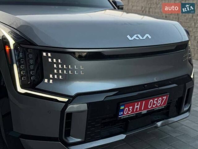 Сірий Кіа EV9, об'ємом двигуна 0 л та пробігом 11 тис. км за 47000 $, фото 3 на Automoto.ua