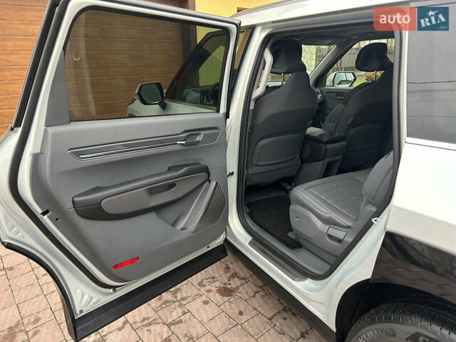 Серый Киа EV9, объемом двигателя 0 л и пробегом 12 тыс. км за 44000 $, фото 11 на Automoto.ua