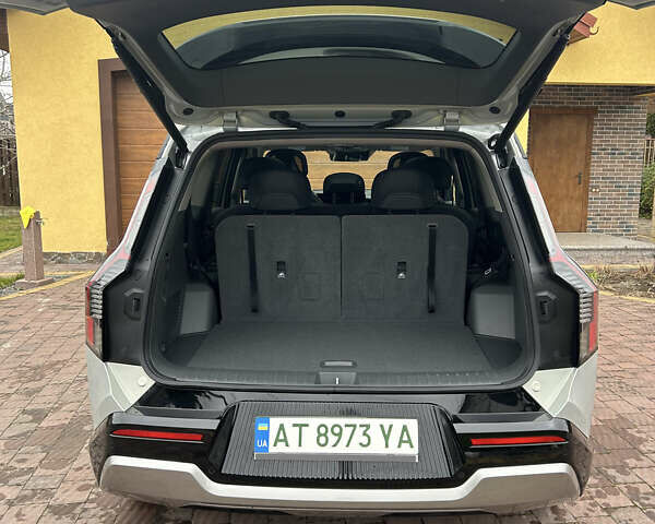 Серый Киа EV9, объемом двигателя 0 л и пробегом 12 тыс. км за 44000 $, фото 21 на Automoto.ua