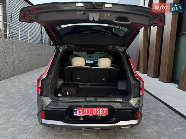 Сірий Кіа EV9, об'ємом двигуна 0 л та пробігом 11 тис. км за 47000 $, фото 13 на Automoto.ua