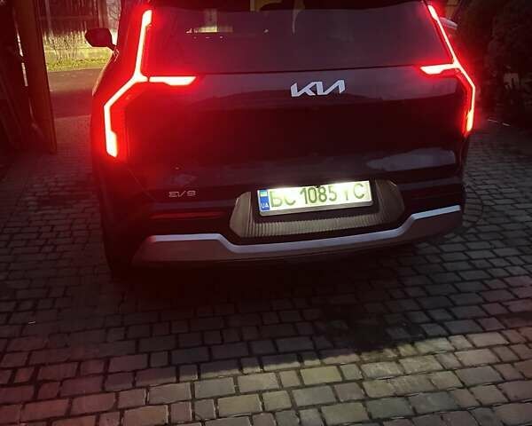 Серый Киа EV9, объемом двигателя 0 л и пробегом 30 тыс. км за 41985 $, фото 38 на Automoto.ua