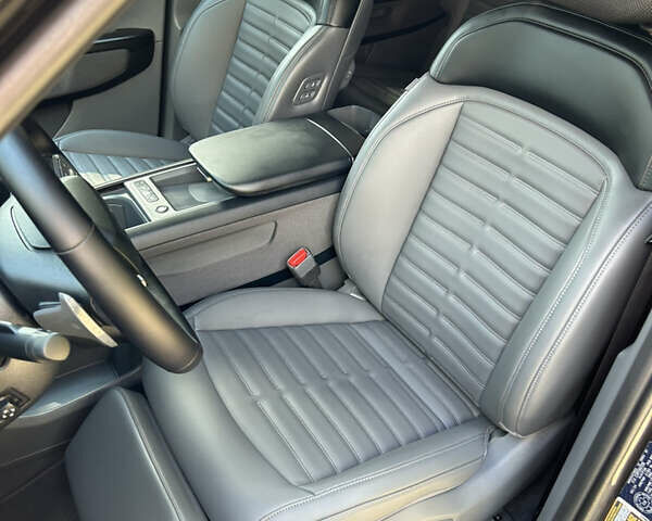 Сірий Кіа EV9, об'ємом двигуна 0 л та пробігом 19 тис. км за 59000 $, фото 18 на Automoto.ua