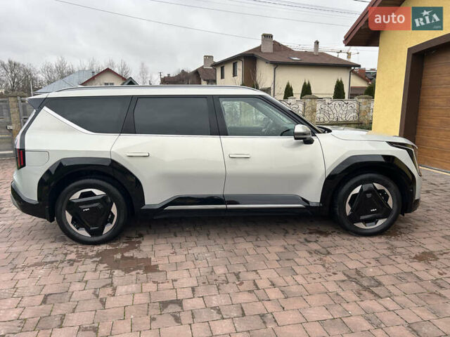Серый Киа EV9, объемом двигателя 0 л и пробегом 12 тыс. км за 44000 $, фото 7 на Automoto.ua