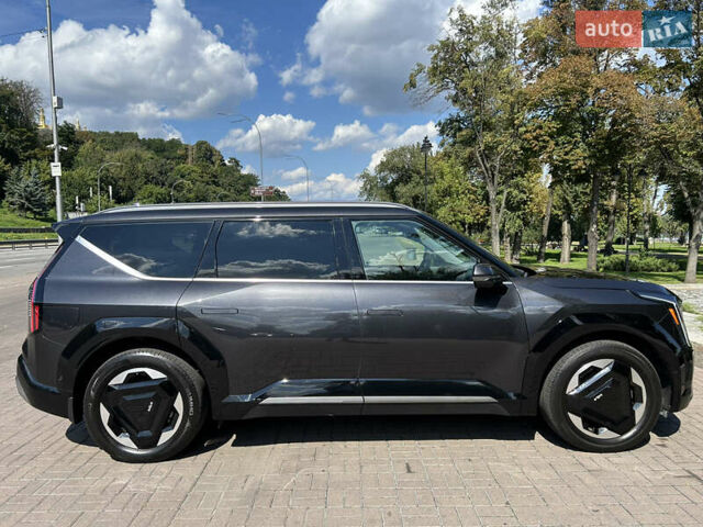 Серый Киа EV9, объемом двигателя 0 л и пробегом 19 тыс. км за 59000 $, фото 6 на Automoto.ua