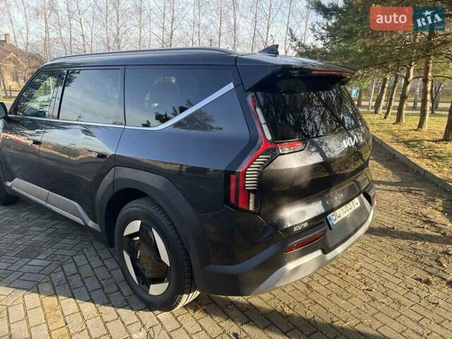Серый Киа EV9, объемом двигателя 0 л и пробегом 30 тыс. км за 41985 $, фото 25 на Automoto.ua