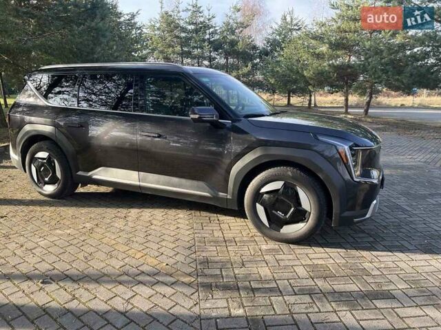 Серый Киа EV9, объемом двигателя 0 л и пробегом 30 тыс. км за 41985 $, фото 9 на Automoto.ua