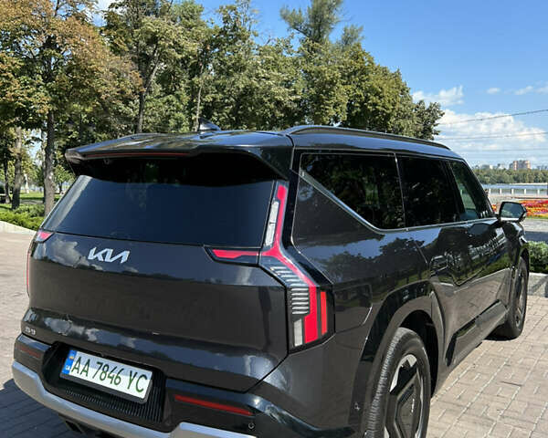 Сірий Кіа EV9, об'ємом двигуна 0 л та пробігом 19 тис. км за 59000 $, фото 5 на Automoto.ua