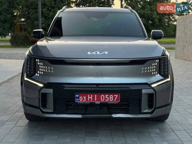 Сірий Кіа EV9, об'ємом двигуна 0 л та пробігом 11 тис. км за 47000 $, фото 1 на Automoto.ua