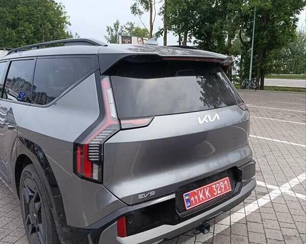 Серый Киа EV9, объемом двигателя 0 л и пробегом 6 тыс. км за 45000 $, фото 5 на Automoto.ua
