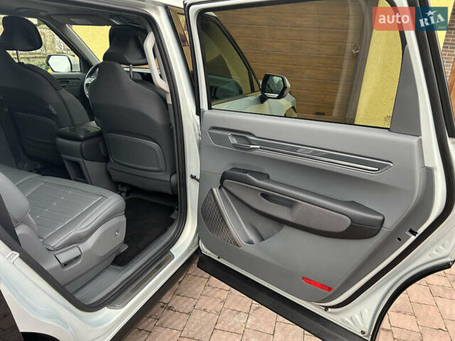 Серый Киа EV9, объемом двигателя 0 л и пробегом 12 тыс. км за 44000 $, фото 17 на Automoto.ua