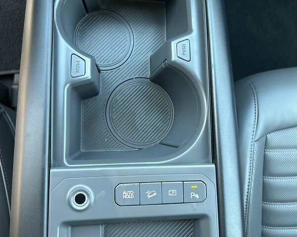 Серый Киа EV9, объемом двигателя 0 л и пробегом 19 тыс. км за 59000 $, фото 21 на Automoto.ua