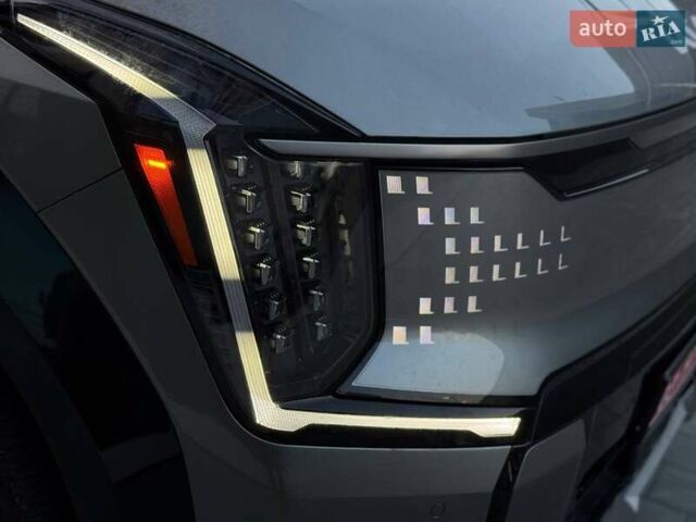 Сірий Кіа EV9, об'ємом двигуна 0 л та пробігом 11 тис. км за 47000 $, фото 4 на Automoto.ua