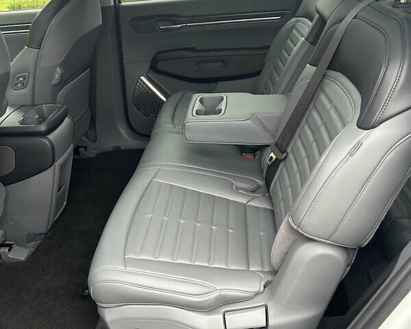 Серый Киа EV9, объемом двигателя 0 л и пробегом 12 тыс. км за 44000 $, фото 12 на Automoto.ua