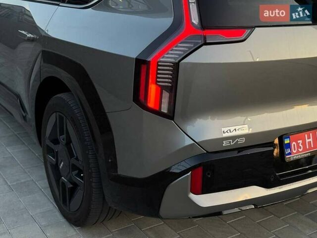 Серый Киа EV9, объемом двигателя 0 л и пробегом 11 тыс. км за 44500 $, фото 16 на Automoto.ua