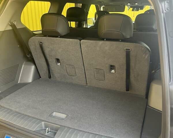 Серый Киа EV9, объемом двигателя 0 л и пробегом 30 тыс. км за 41985 $, фото 3 на Automoto.ua