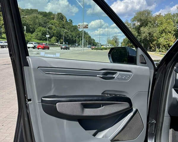 Сірий Кіа EV9, об'ємом двигуна 0 л та пробігом 19 тис. км за 59000 $, фото 9 на Automoto.ua