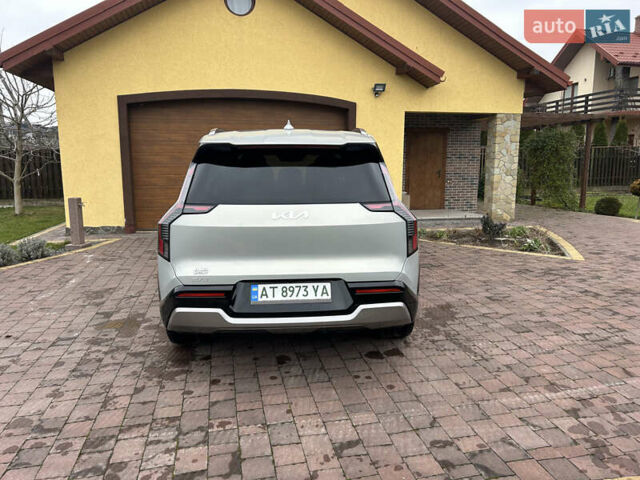Серый Киа EV9, объемом двигателя 0 л и пробегом 12 тыс. км за 44000 $, фото 5 на Automoto.ua