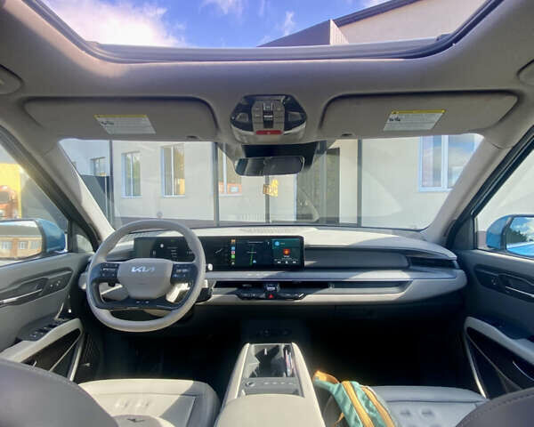 Синий Киа EV9, объемом двигателя 0 л и пробегом 32 тыс. км за 43500 $, фото 14 на Automoto.ua