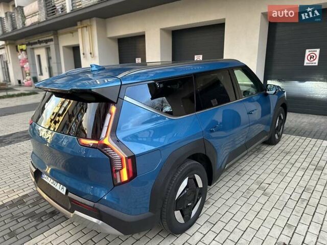 Синий Киа EV9, объемом двигателя 0 л и пробегом 33 тыс. км за 43990 $, фото 9 на Automoto.ua