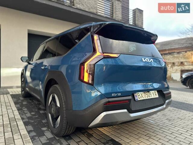 Синий Киа EV9, объемом двигателя 0 л и пробегом 33 тыс. км за 43990 $, фото 10 на Automoto.ua