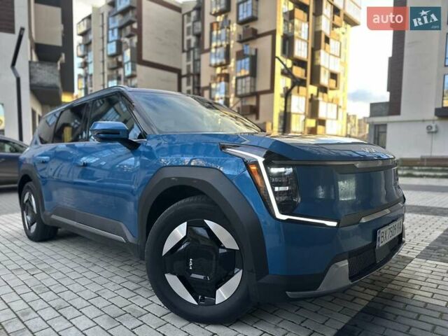 Синий Киа EV9, объемом двигателя 0 л и пробегом 33 тыс. км за 43990 $, фото 3 на Automoto.ua