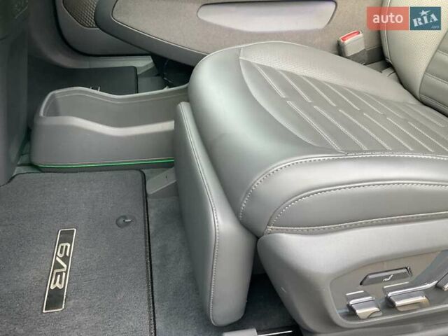 Синий Киа EV9, объемом двигателя 0 л и пробегом 12 тыс. км за 43999 $, фото 25 на Automoto.ua