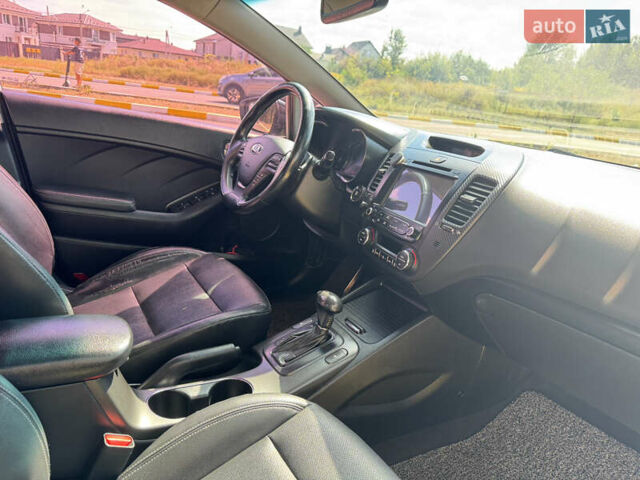 Білий Кіа K3, об'ємом двигуна 1.59 л та пробігом 175 тис. км за 10800 $, фото 12 на Automoto.ua