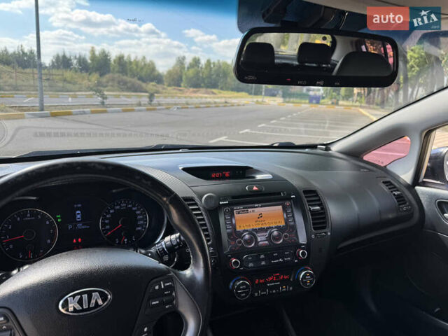 Білий Кіа K3, об'ємом двигуна 1.59 л та пробігом 175 тис. км за 10800 $, фото 9 на Automoto.ua