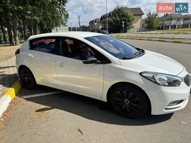 Білий Кіа K3, об'ємом двигуна 1.59 л та пробігом 175 тис. км за 10800 $, фото 5 на Automoto.ua