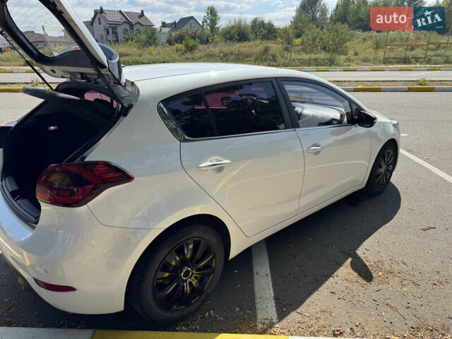 Білий Кіа K3, об'ємом двигуна 1.59 л та пробігом 175 тис. км за 10800 $, фото 3 на Automoto.ua