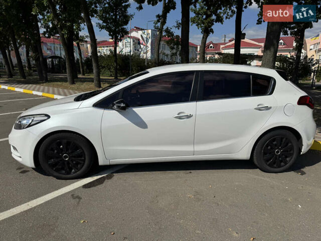 Білий Кіа K3, об'ємом двигуна 1.59 л та пробігом 175 тис. км за 10800 $, фото 1 на Automoto.ua