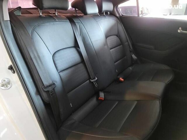 Кіа K3, об'ємом двигуна 1.6 л та пробігом 165 тис. км за 14000 $, фото 26 на Automoto.ua
