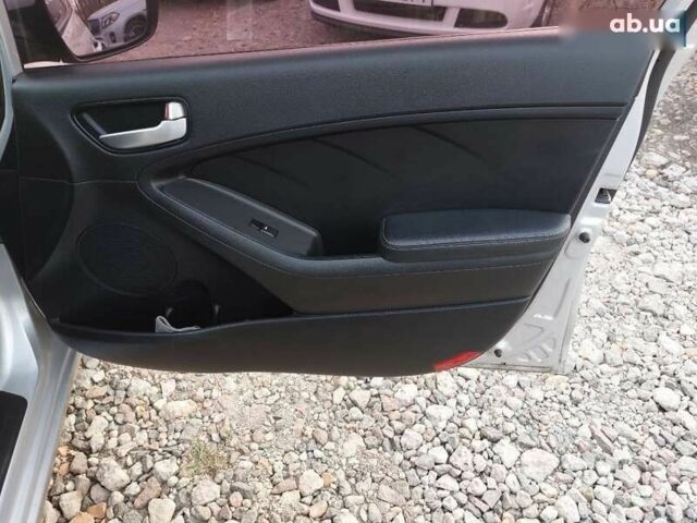 Киа K3, объемом двигателя 1.6 л и пробегом 175 тыс. км за 10700 $, фото 14 на Automoto.ua