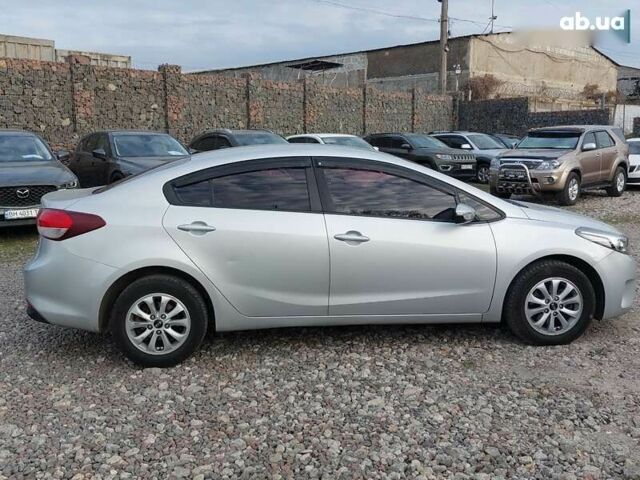 Киа K3, объемом двигателя 1.6 л и пробегом 175 тыс. км за 10700 $, фото 7 на Automoto.ua